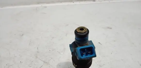 Volvo S70 V70 V70 XC Fuel injector 1389563