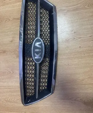 KIA Sorento Front bumper upper radiator grill 863503E010