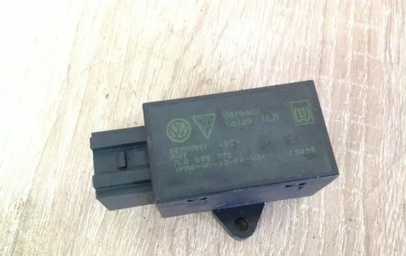 Volkswagen Golf V Seat heating relay 7L0959772
