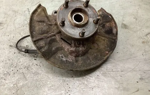 Toyota Avensis T250 Front wheel hub