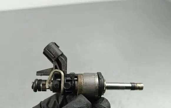 Suzuki SX4 S-Cross Fuel injector 0261500754