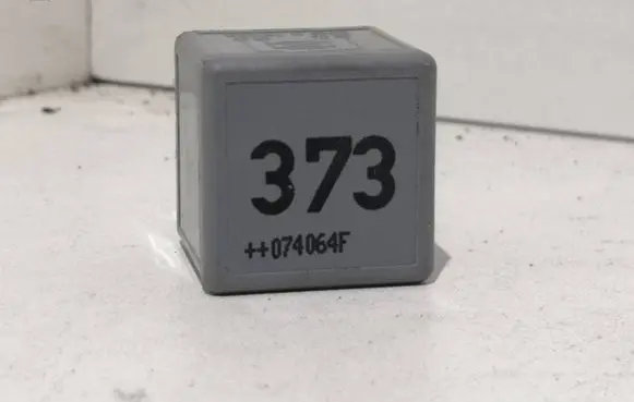 Skoda Octavia Mk2 (1Z) Other relay 8D0951253A V23134B52X301