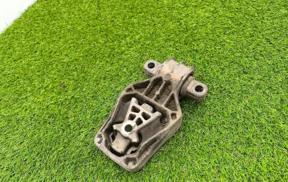 Mercedes-Benz B W246 W242 Engine mount bracket A2462401209