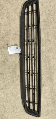 Volkswagen Jetta VI Front bumper lower grill 5C6853677
