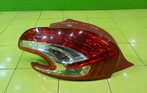 Peugeot 208 I Rear/tail lights 9672628280