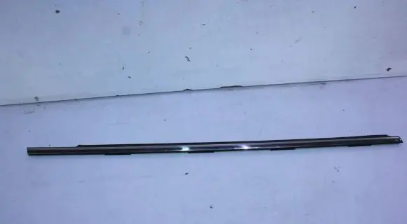 Alfa Romeo Giulietta Front door glass trim molding