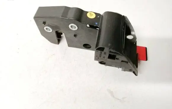 Volkswagen PASSAT B6 Seat back rest lock catch 3c5885682