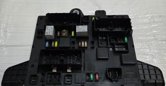 Opel Astra J Fuse box set 13368652