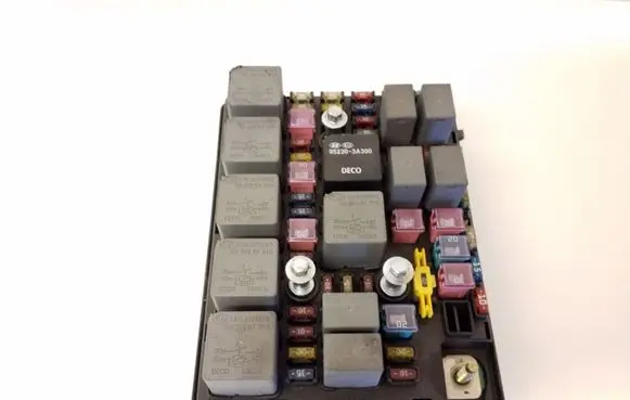 KIA Carens I Fuse module 02211M