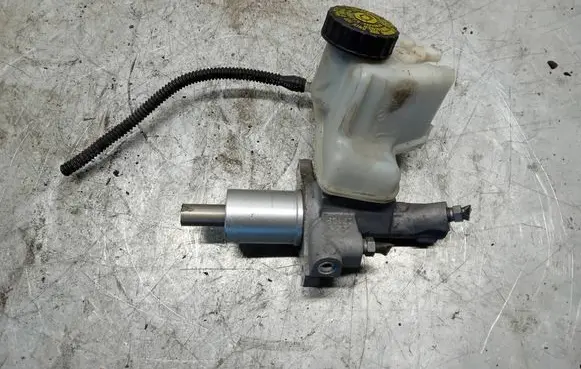 Mercedes-Benz C W204 Master brake cylinder A2044300002