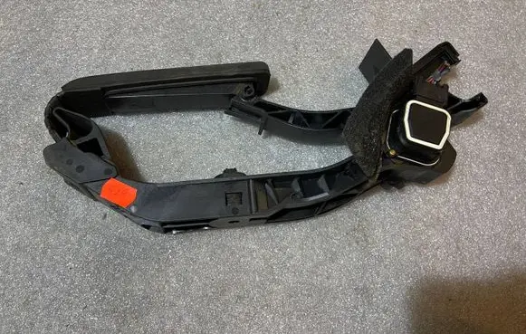 Mercedes-Benz E W211 Accelerator throttle pedal a2113000604 2113000604