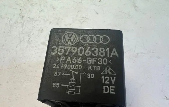 Volkswagen Golf III Other relay 357906381A 24690000