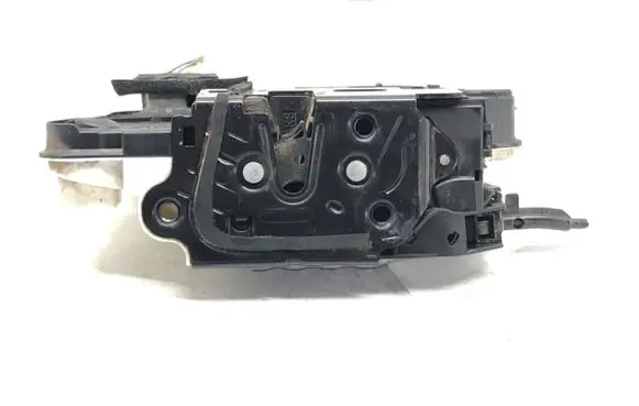 Volkswagen Golf VI Front door lock 5K1837015