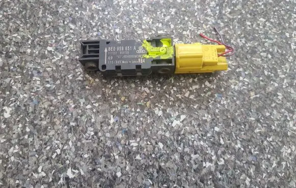 Audi A4 S4 B6 8E 8H Airbag deployment crash/impact sensor 8E0959651A