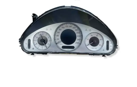 Mercedes-Benz E W211 Speedometer (instrument cluster) 110080292