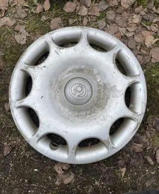 Mazda 323 R14 wheel hub/cap/trim BCIF37170 37170