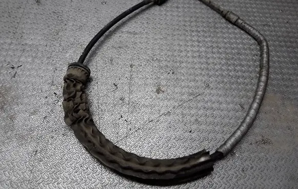 Volkswagen Touareg I Gear shift cable linkage