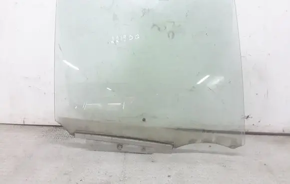 Toyota Yaris Rear door window glass