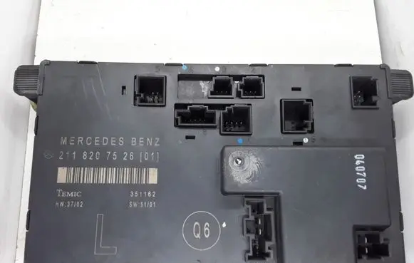 Mercedes-Benz E W211 Door control unit/module 2118207526