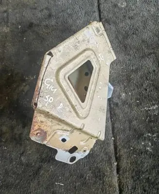 Alfa Romeo Giulietta Fender mounting bracket