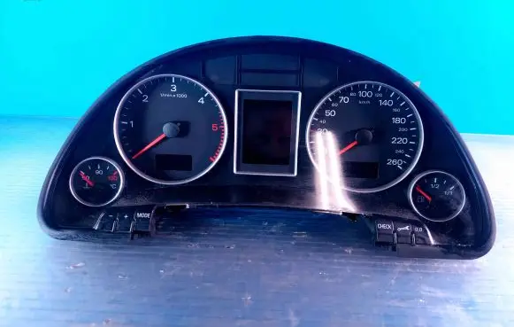 Audi A4 S4 B7 8E 8H Speedometer (instrument cluster) 8E0920901E
