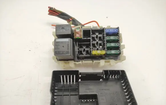 Volvo V70 Fuse module 6G9T14C507 6G9T14K131