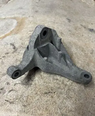 Volvo C30 Engine mounting bracket 3M516PD03