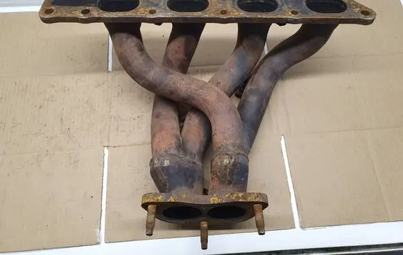 Mitsubishi Space Star Exhaust manifold