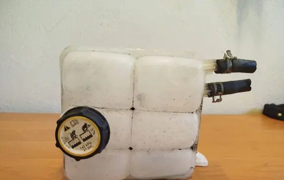 Volvo C30 Coolant expansion tank/reservoir 3M5H8100AD