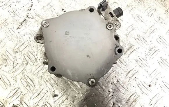 Skoda Octavia Mk2 (1Z) Vacuum pump 03J145100B