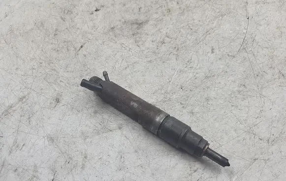 Audi A4 S4 B5 8D Fuel injector 028130201T