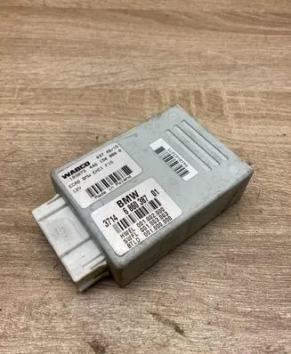 BMW X5 F15 Air suspension control unit module (rear) 6860387 183873