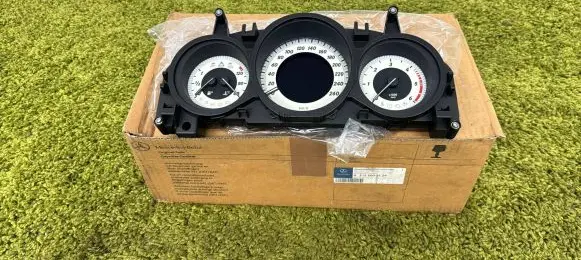 Mercedes-Benz E W212 Speedometer (instrument cluster) A2129007129 2129007129