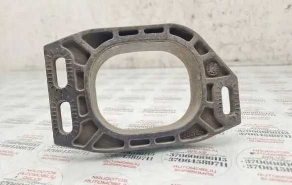 Audi A4 S4 B7 8E 8H Engine mounting bracket 8E0199335J