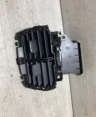 Rear air vent grill