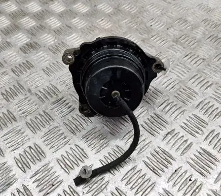 BMW 4 F32 F33 Engine mount bracket 6785713