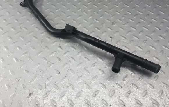 Volkswagen Golf VII Engine coolant pipe/hose 04C121070B