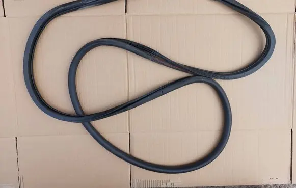 Volkswagen Touran II Front door rubber seal 1T0867911F