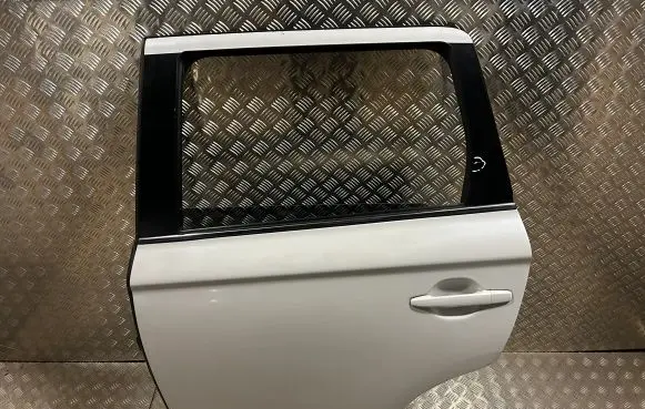 Mitsubishi Outlander Rear door
