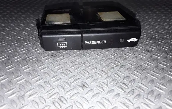 Toyota Avensis T250 Windscreen/window heater switch 8479006130C