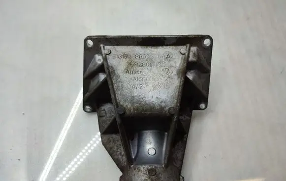 BMW 4 F36 Gran coupe Driveshaft support bearing bracket 8655736