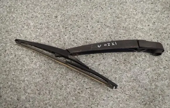 Hyundai ix20 Front wiper blade arm
