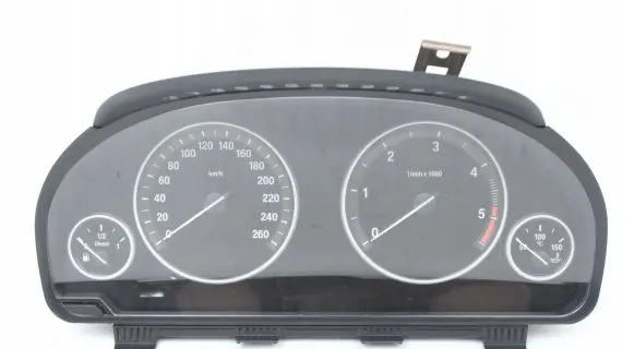 BMW 5 F10 F11 Speedometer (instrument cluster) 9217972