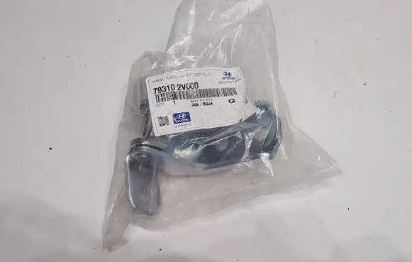 Hyundai i40 Front door upper hinge 793202V000