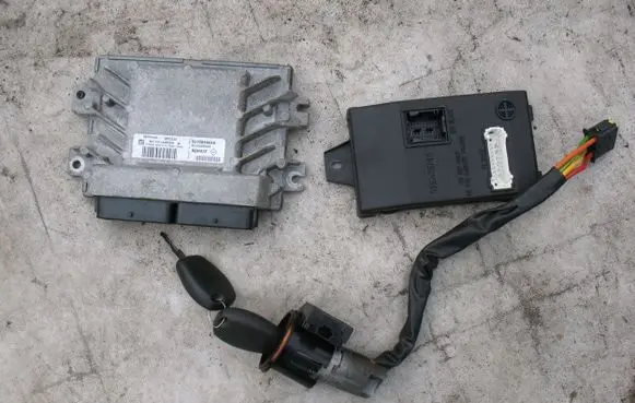 Dacia Sandero Wing mirror control module 8200856659