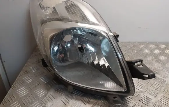 Toyota Yaris Headlight/headlamp 81100D120