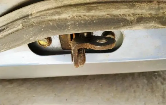 Chevrolet Kalos Rear door check strap stopper