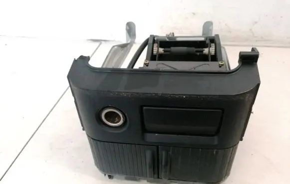 Nissan X-Trail T30 Glove box 68108EQ400