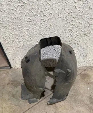 Front wheel arch liner splash guards