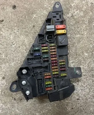BMW 5 E60 E61 Fuse module 6906603
